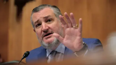 Senator Ted Cruz Likens US Media Regulator to ‘Mafioso’ on Kimmel’s Program